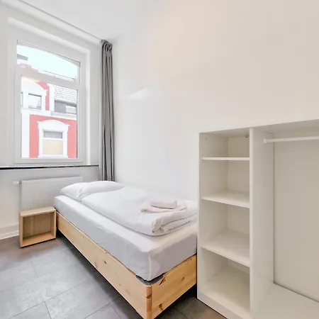 Apartment Tolstov - 3 And 4 Monteur