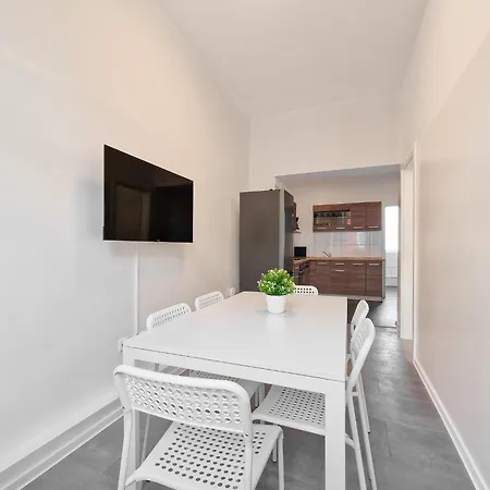 Tolstov - 3 And 4 Monteur Apartment Duisburg