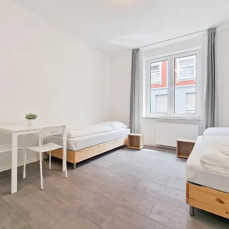 Apartment Tolstov - 3 And 4 Monteur