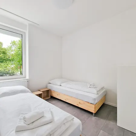 Tolstov - 3 And 4 Monteur Apartment Duisburg