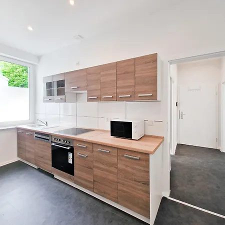 Apartment Tolstov - 3 And 4 Monteur