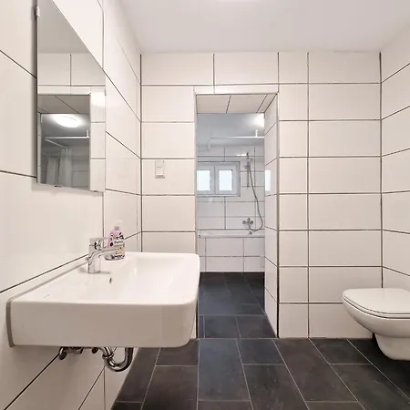 Tolstov - 3 And 4 Monteur Apartment Duisburg