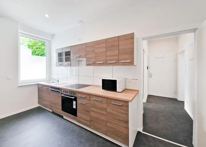 Apartment Tolstov - 3 And 4 Monteur